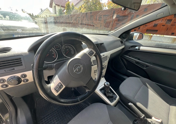 Opel Astra cena 13900 przebieg: 188000, rok produkcji 2008 z Wrocław małe 137